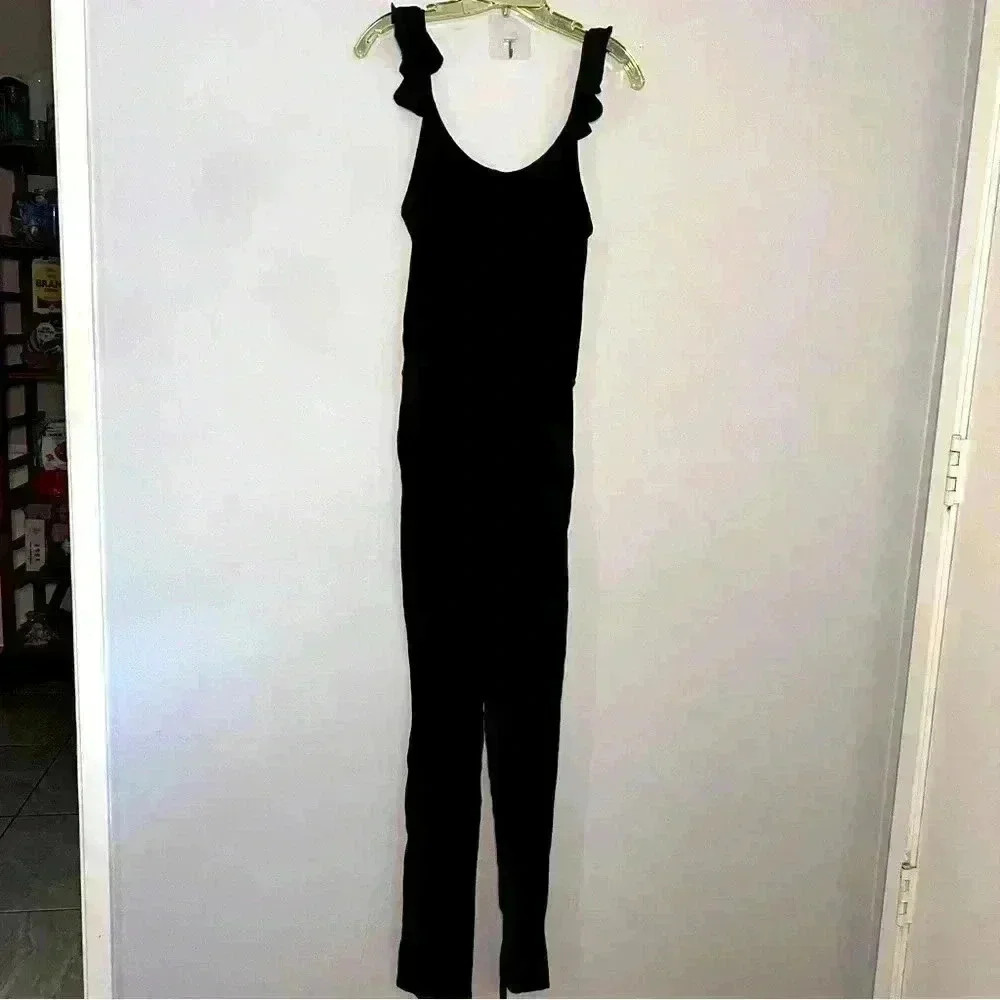 Fraiche by J with Ruffled Straps, Size M in excellent condition